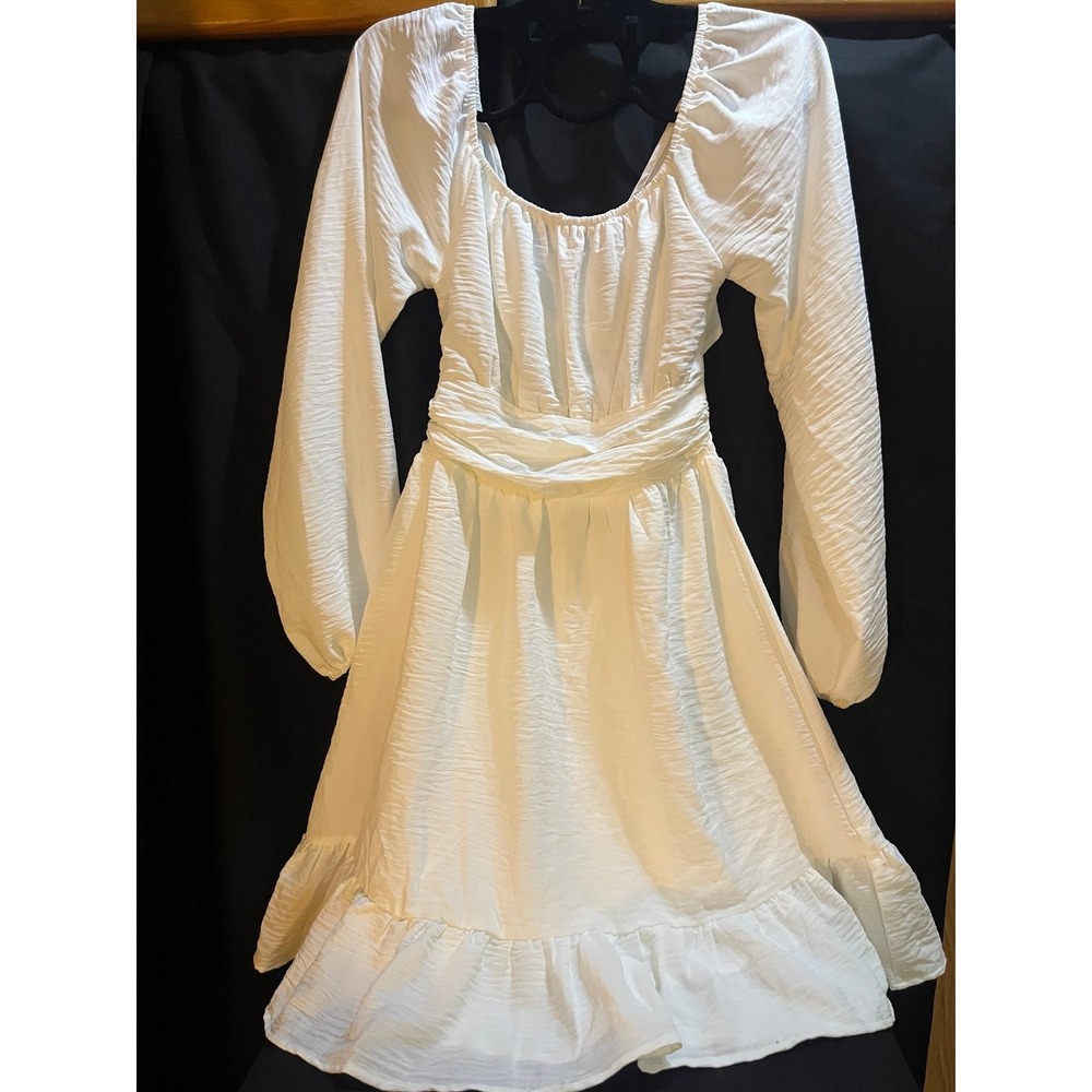 Dokotoo‎ all white ruffled dress open back with tie NWT size small